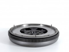 KOŁO DWUMASOWE SPRZĘGŁO AUDI 415 0583 10 / 03L105266AB